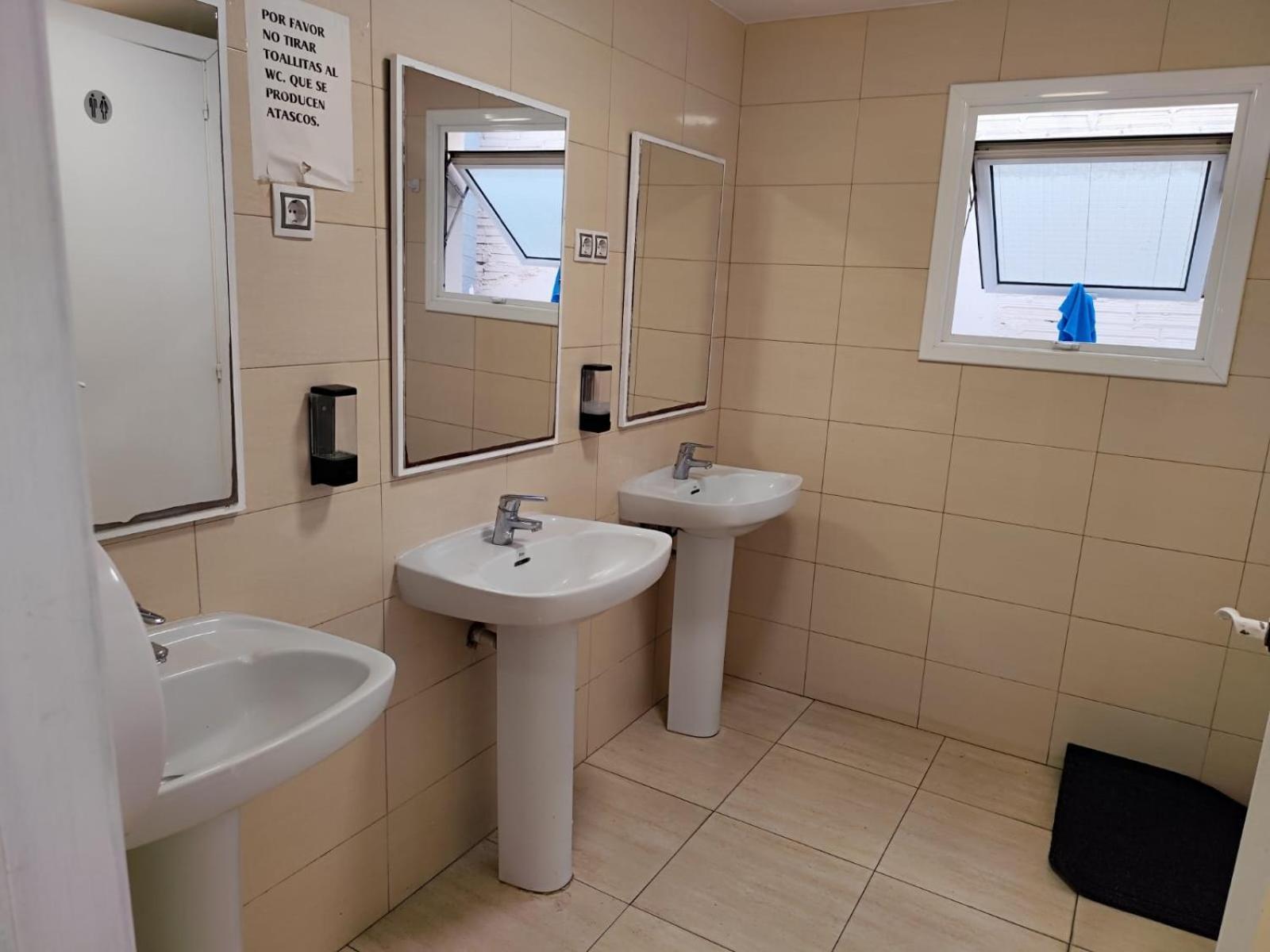Hostal Ideal Gavà Extérieur photo